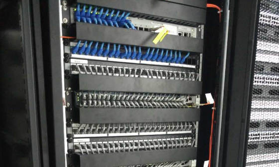 小型企業(yè)服務(wù)器機(jī)房